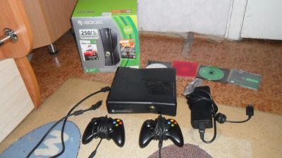 Лот: 4945572. Фото: 1. Xbox 360 250GB 2 геймпада оригинальных... Игровые приставки, консоли