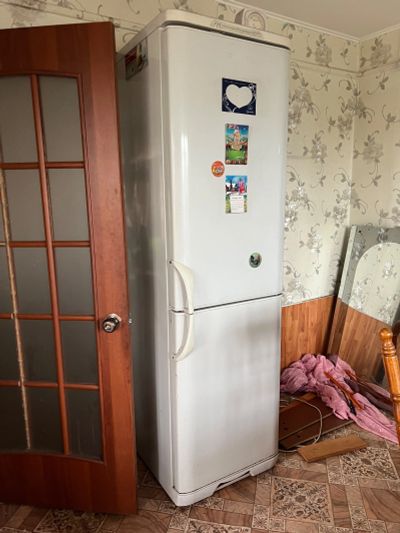 Лот: 23266540. Фото: 1. С рубля на два дня. Двухкамерный... Холодильники, морозильные камеры