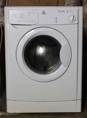 Лот: 4523697. Фото: 1. Стиральная машина indesit узкая... Стиральные машины