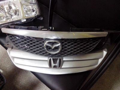 Лот: 3402670. Фото: 1. Решетка радиатора Mazda Premacy. Кузов