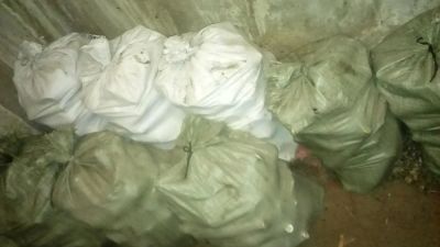 Лот: 10420595. Фото: 1. 8 мешков стеклянных бутылок 0... Контейнеры, банки