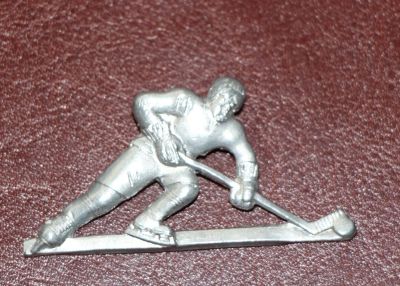 Лот: 4022431. Фото: 1. Знак хоккеист, хоккей с шайбой... Сувенирные