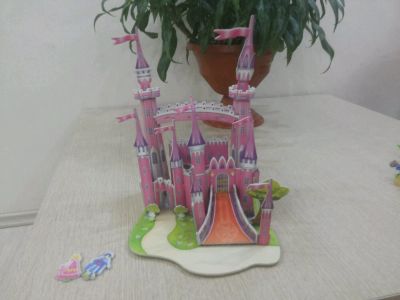 Лот: 11236602. Фото: 1. Замок из картона 2. Куклы и аксессуары
