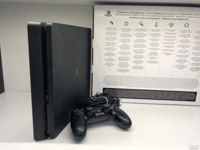 Лот: 18007794. Фото: 1. Sony PlayStation 4 Slim CUH-2208B... Игровые приставки, консоли