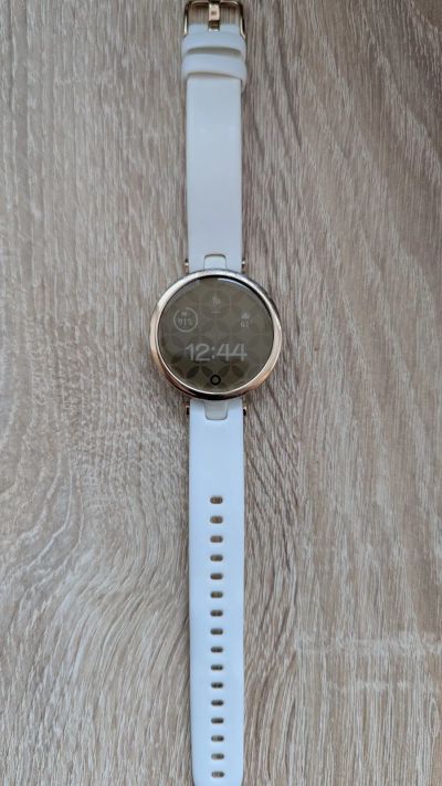 Лот: 25125741. Фото: 1. Спортивные часы garmin lily sport. Смарт-часы, фитнес-браслеты, аксессуары