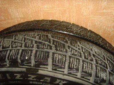 Лот: 120343. Фото: 1. 2 покрышки - липучки Bridgestone... Шины