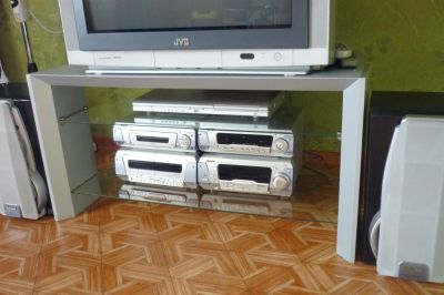 Лот: 3399410. Фото: 1. Стеклянная полка под телевизор... Стойки и тумбы для аппаратуры