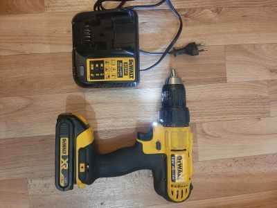 Лот: 16953654. Фото: 1. Шуруповерт Dewalt DCD771. Электроинструмент