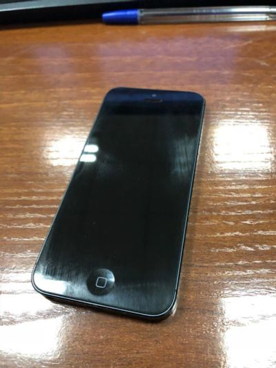 Лот: 10876958. Фото: 1. Apple iPhone 5 16GB Black. Смартфоны