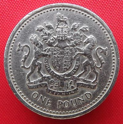 Лот: 2934518. Фото: 1. (№2832) Герб Англии - 1 фунт 1983... Великобритания и острова