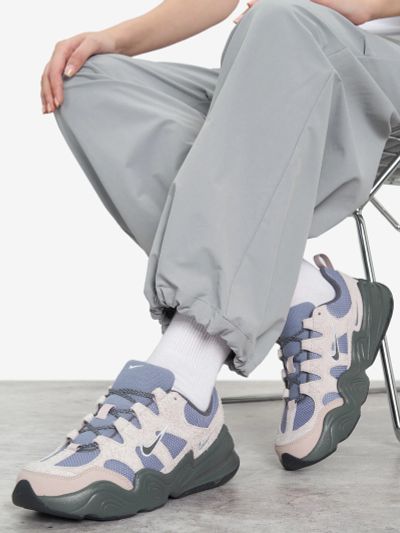 Лот: 23913409. Фото: 1. Кроссовки женские Nike Tech Hera... Другое (одежда, обувь, галантерея)