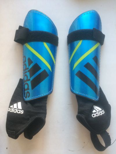 Лот: 12281995. Фото: 1. Футбольные щитки Adidas. Защита тела