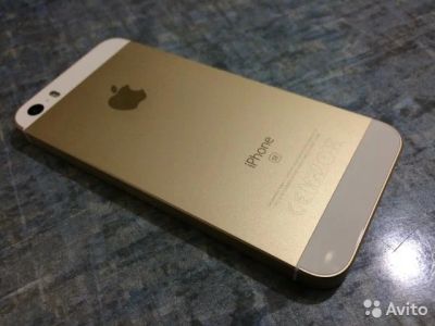 Лот: 8874714. Фото: 1. iPhone SE 64GB Gold. Смартфоны