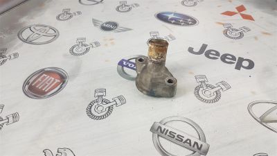 Лот: 23591219. Фото: 1. Корпус термостата Subaru Pleo... Двигатель и элементы двигателя