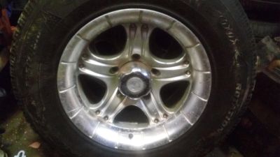 Лот: 15150436. Фото: 1. 4 колёса. GoodYear 235/70R16 зима... Шины на дисках