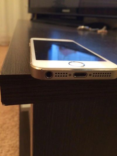 Лот: 6970212. Фото: 1. iPhone 5s gold lte 16gb. Смартфоны