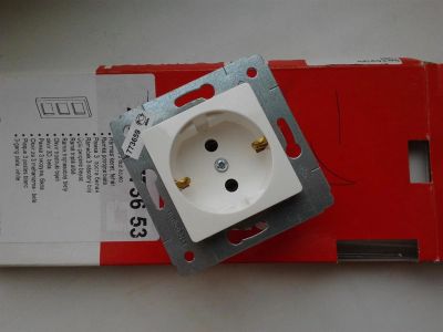 Лот: 3080584. Фото: 1. розетка LEGRAnd cariva 16а белая. Электроустановочные изделия