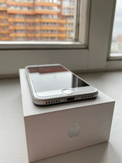 Лот: 16533488. Фото: 1. Смартфон Apple iPhone 7 32Gb Silver. Смартфоны