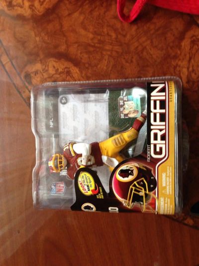 Лот: 3304562. Фото: 1. McFarlane NFL Figure Robert Griffin... Игрушки