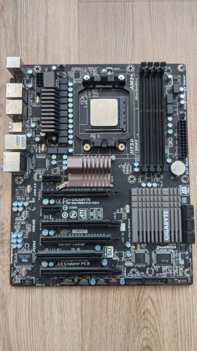 Лот: 17366520. Фото: 1. Gigabyte GA-990FXA-UD3 rev 1.2... Комплекты запчастей