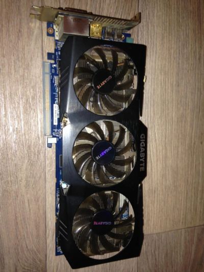 Лот: 6734971. Фото: 1. Gigabyte Radeon HD 6870. Видеокарты