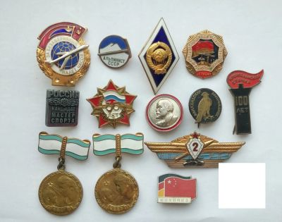 Лот: 25785580. Фото: 1. Значки Тяжелые одним лотом. Сувенирные