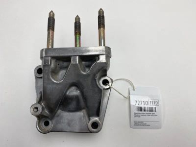 Лот: 21112921. Фото: 1. Кронштейн опоры двигателя Mitsubishi... Двигатель и элементы двигателя