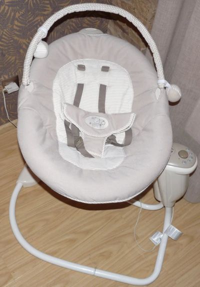Лот: 4226877. Фото: 1. Укачивающий центр Graco. Ходунки, прыгунки, качели