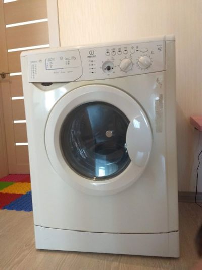 Лот: 16314747. Фото: 1. Стиральная машина Indesit widl... Стиральные машины