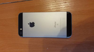 Лот: 14284133. Фото: 1. Iphone SE 64 Gb срочно. Смартфоны