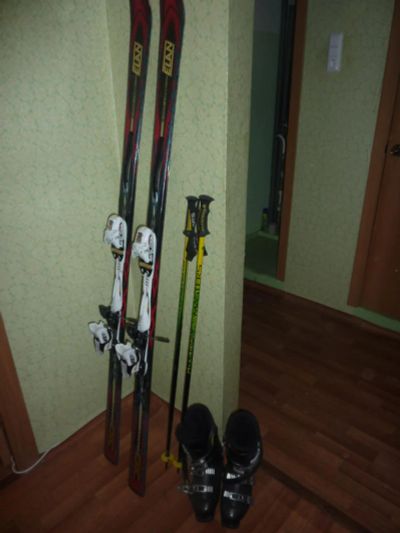 Лот: 9971518. Фото: 1. комплект горные лыжи,палки ,ботинки. Комплект в сборе