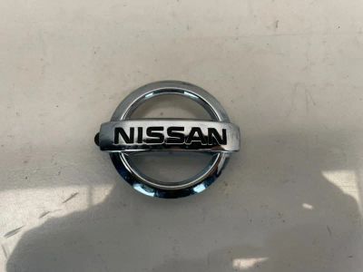 Лот: 21702430. Фото: 1. эмблема Nissan Terrano D10. Двигатель и элементы двигателя
