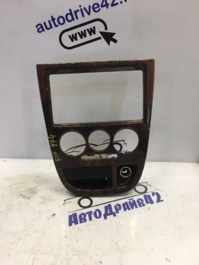 Лот: 21716379. Фото: 1. рамка магнитолы Kia Rio DC. Другое (автозапчасти)