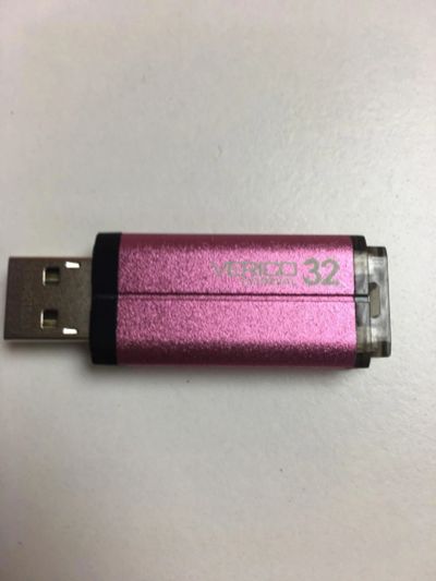 Лот: 10115284. Фото: 1. Флешка Verico 32Gb. USB-флеш карты