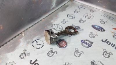 Лот: 23585322. Фото: 1. Поршень с шатуном BMW 3-Series... Двигатель и элементы двигателя