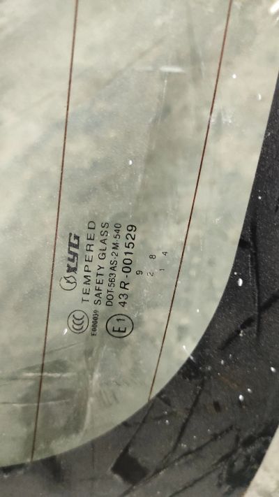 Лот: 19314458. Фото: 1. Заднее стекло Honda fit. Кузов