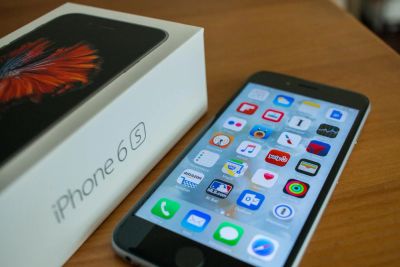 Лот: 7774780. Фото: 1. Продам IPhone 6 s серый космос... Смартфоны