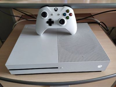 Лот: 17533179. Фото: 1. XBOX ONE S. Игровые приставки, консоли