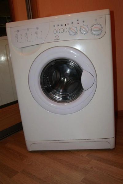 Лот: 3770579. Фото: 1. Стиральная машинка Indesit W84TX. Стиральные машины