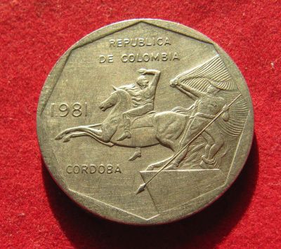 Лот: 19885773. Фото: 1. Колумбия 10 песо, 1981 г. Америка