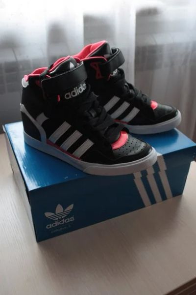 Лот: 7303335. Фото: 1. Кроссовки Adidas (сникерсы). Кеды, кроссовки, слипоны
