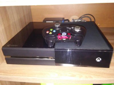 Лот: 4609036. Фото: 1. Xbox One. Б/у. Игровые приставки, консоли