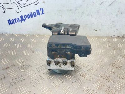 Лот: 25071931. Фото: 1. блок abs toyota corolla ZRE151L. Двигатель и элементы двигателя