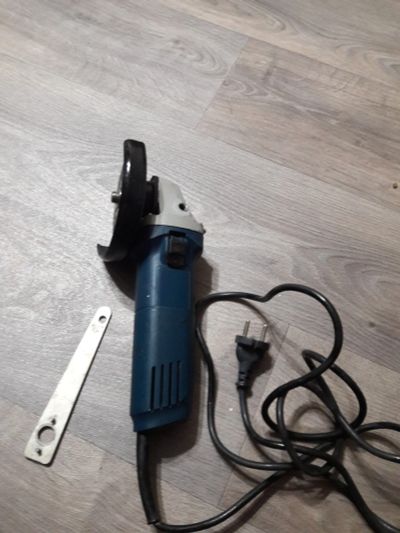 Лот: 15613403. Фото: 1. Ушм Угловая шлифмашина Bosch GWS... Электроинструмент