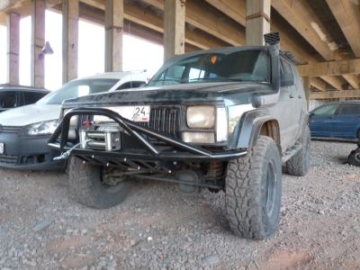 Лот: 5703125. Фото: 1. бампер Jeep Cherokee XJ. Кузов