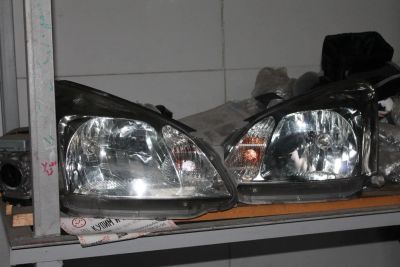 Лот: 2049966. Фото: 1. Фары Toyota Premio zzt240. Оптика и освещение