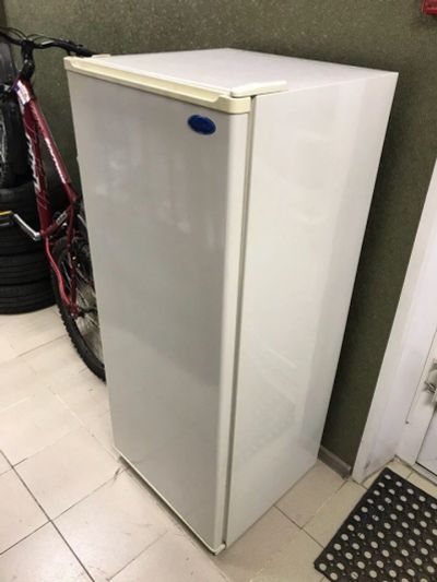 Лот: 10346948. Фото: 1. Холодильник хороший Бирюса 6. Холодильники, морозильные камеры