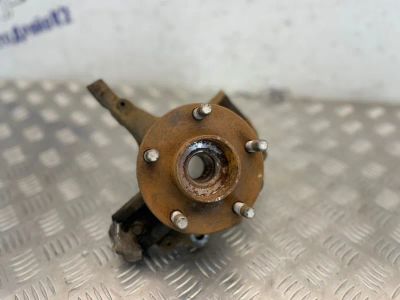 Лот: 23246406. Фото: 1. поворотный кулак Ford Focus CB4. Двигатель и элементы двигателя
