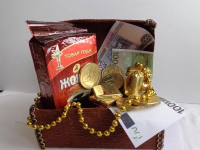 Лот: 3795516. Фото: 1. Сундук с подарками... Подарки на 8 марта