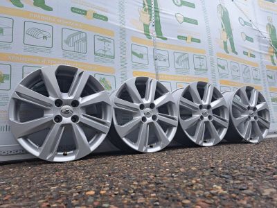 Лот: 25672387. Фото: 1. Комплект Оригинальных Литых дисков... Диски